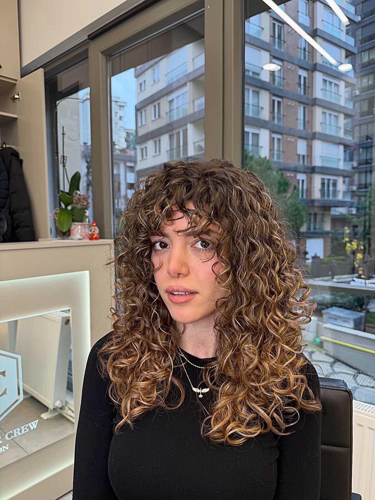 Layered Curly Cut with Subtle Highlights